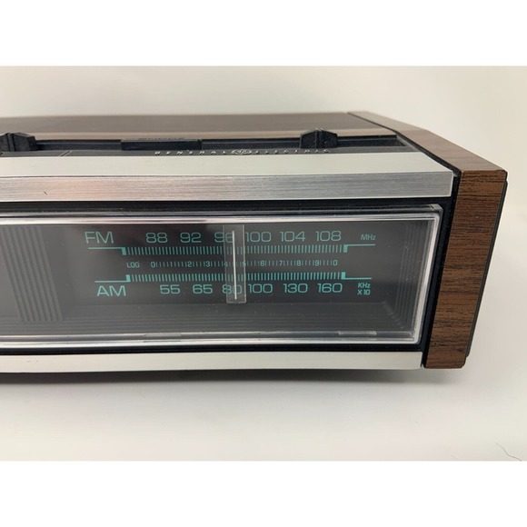 Vintage General Electric Alarm Clock Radio Walnut Wood Finish Tested 7-4685A - Picture 3 of 9